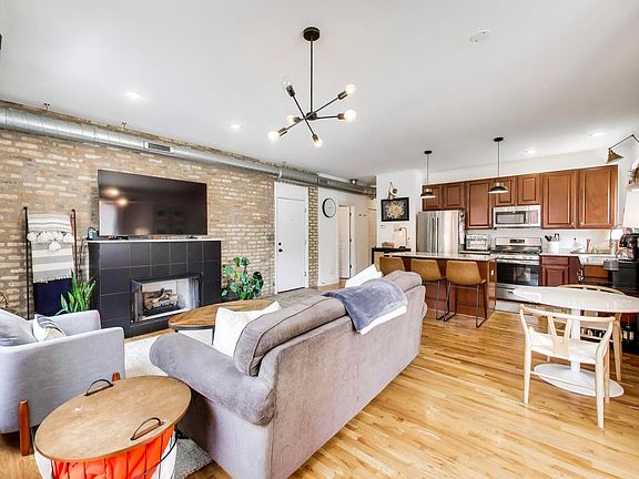5th image of 1659 W Addison St APT 1