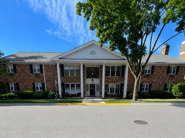 555 Townsend St APT 203, Birmingham, MI 48009