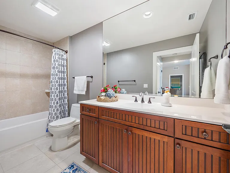 814 Bay Colony Dr S — Photo 16