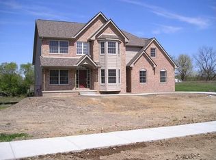3538 Olde Hawthorne Dr, Brighton, MI
