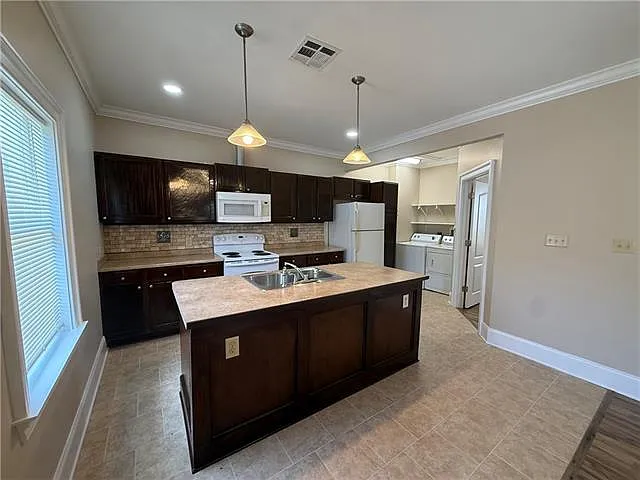 2102 S Lopez St — Photo 7