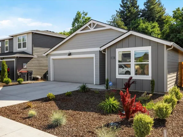 2810 Bear Cub Dr, Medford, OR 97501