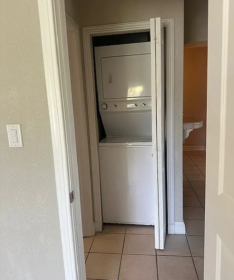 320 S Riverside Dr — Photo 12