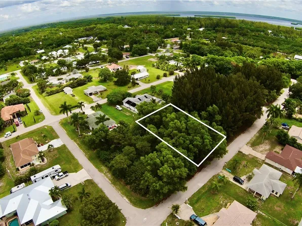 5812 Porpoise Rd, Bokeelia, FL 33922