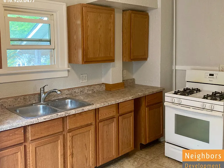 1727 Jefferson Ave SE #2 — Photo 3