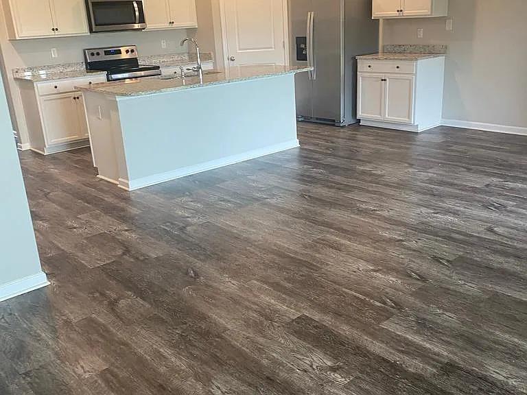 121 Rolling Green Dr — Photo 3