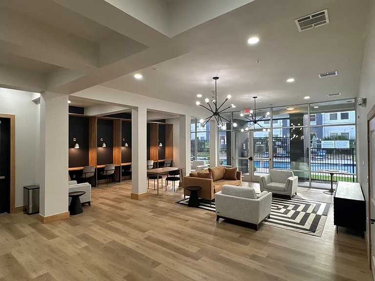 4000 Hulen Apartments — Photo 8