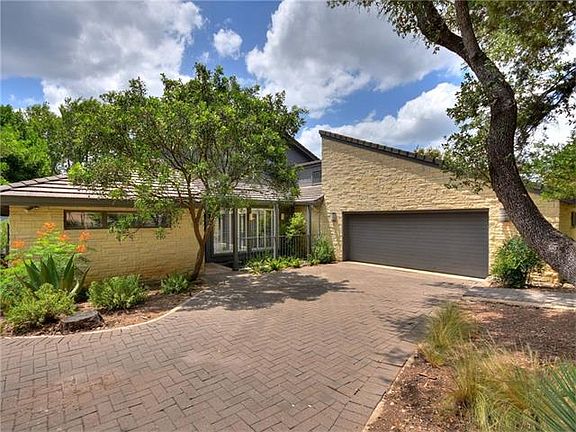 3rd image of 121 Carefree Cir
