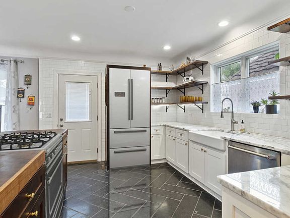 3rd image of 9807 S Hoyne Ave