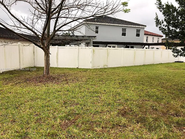 17000 SW 90th Ter — Photo 36