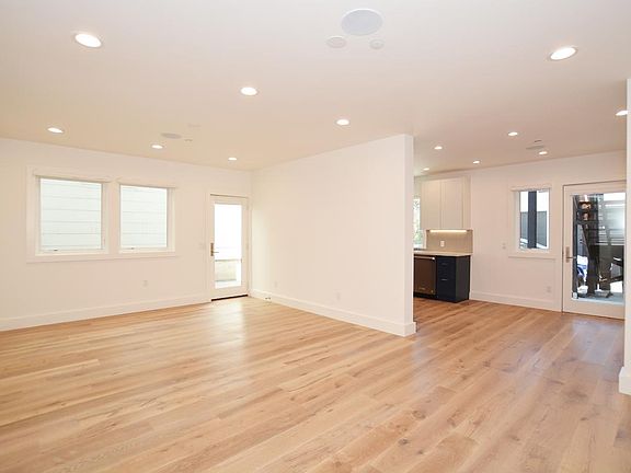 5th image of 477 Elizabeth St #A