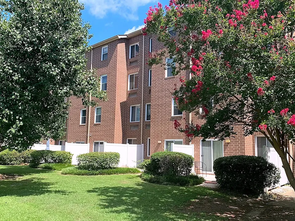 Lakeside Apartments