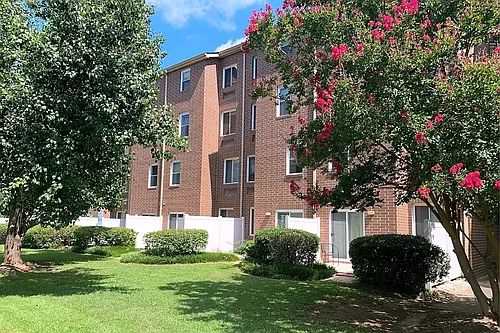 Lakeside Apartments Photo 1
