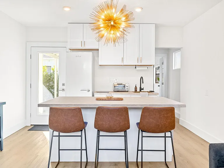 1081 Evans Ave #1 — Photo 8