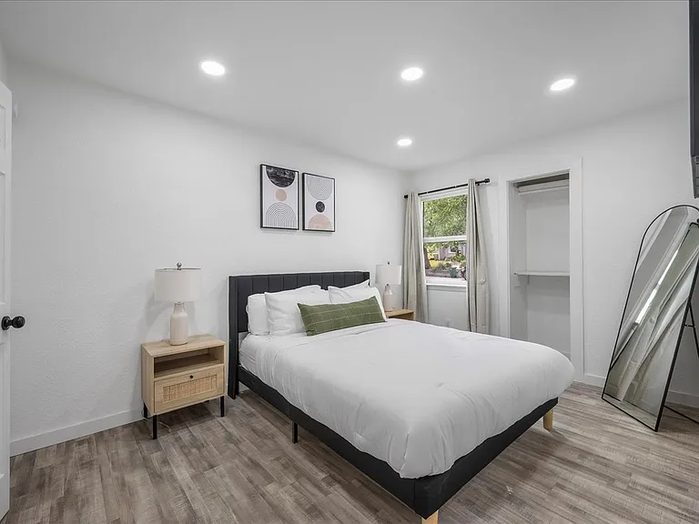 6413 Chimney Creek Cir — Photo 22