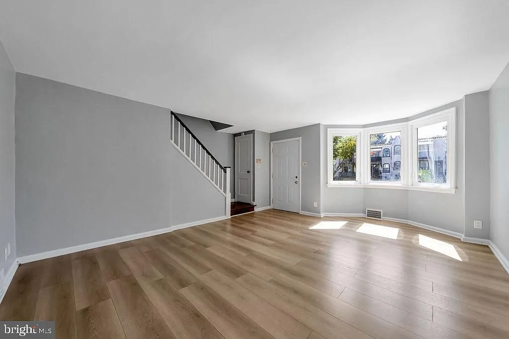 3 bed, 1.5 bath, 1080 sqft, $1,800 — Photo 4