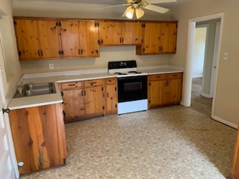 418 Durande Dr — Photo 3