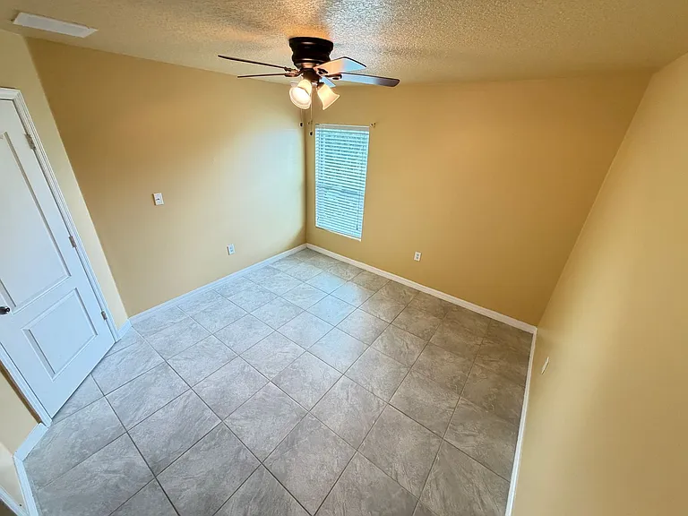 2411 Grasmere View Pkwy N — Photo 40
