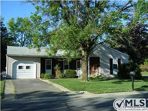33 Auburn St photo 1