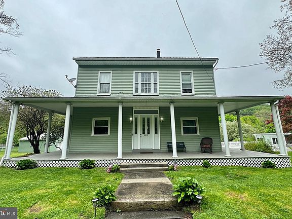 2nd image of 2406 Railroad St