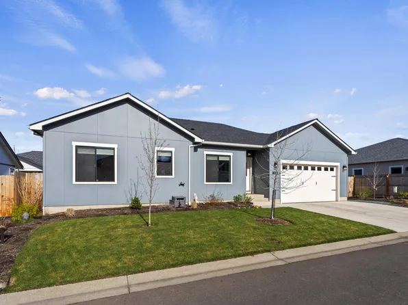 222 Saint Ives Dr, Talent, OR 97540