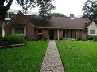 5803 Templegate Dr, Houston, TX 77066