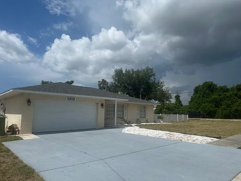 5102 36th Avenue Dr W — Photo 4
