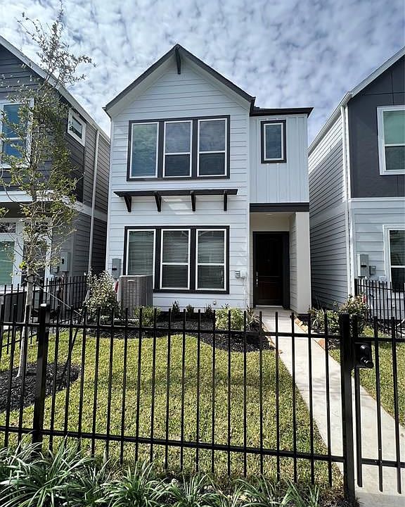 1st image of 724 Strawberry Pines Ct