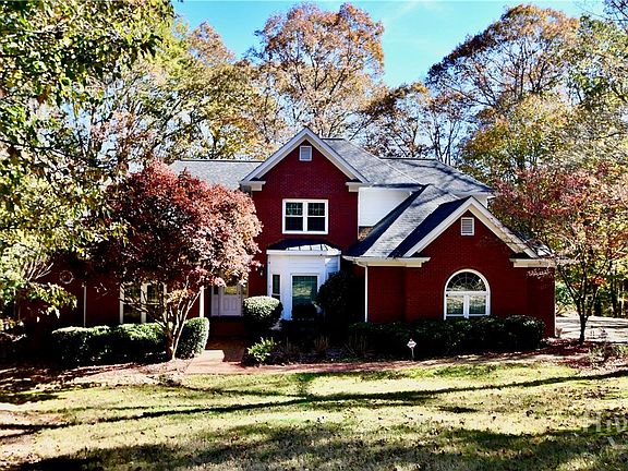 2nd image of 218 Thornhill Drive