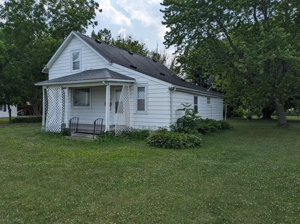 106 4th St, Lyle, MN 55953