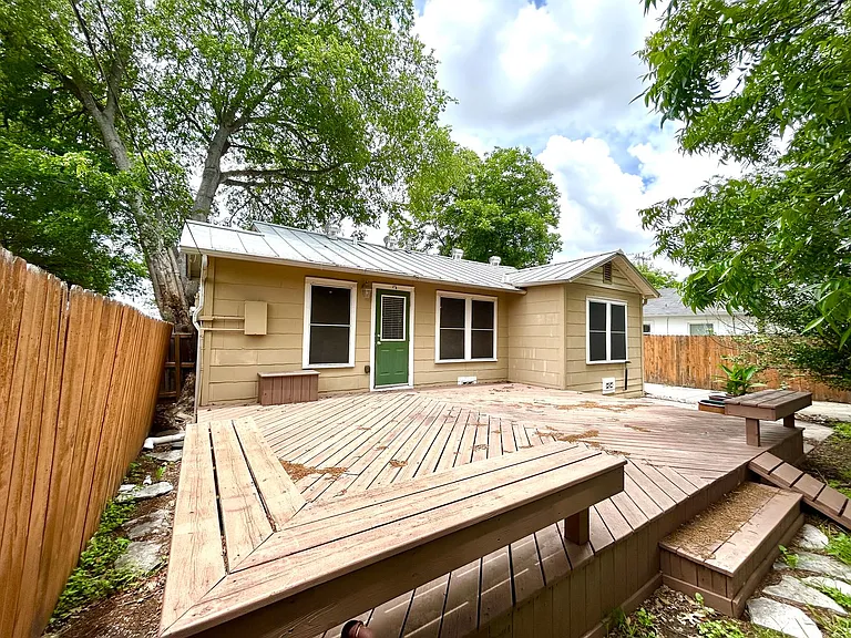 110 El Monte Blvd — Photo 15