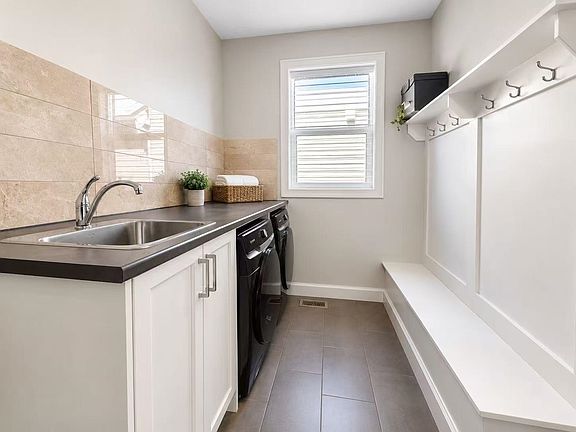 5th image of 1945 Peregrine Pl