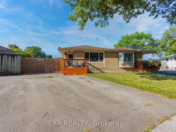 4453 Meadowvale Dr, Niagara Falls, ON L2E 5W8