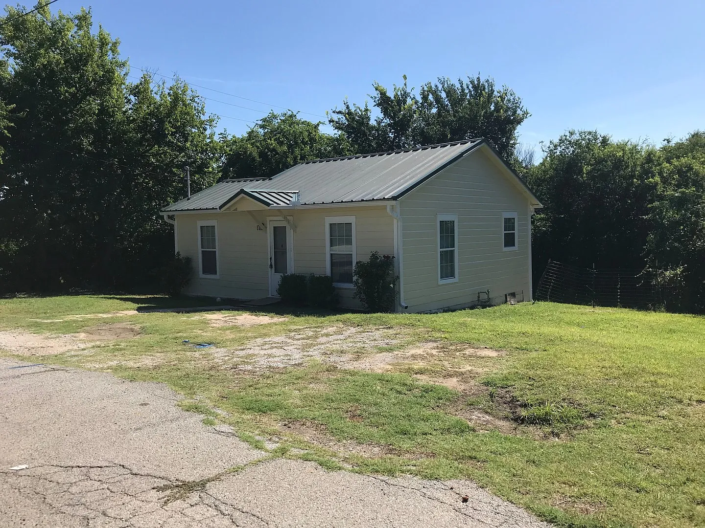 416 Shannon St., Weatherford, TX 76086 — Photo 1