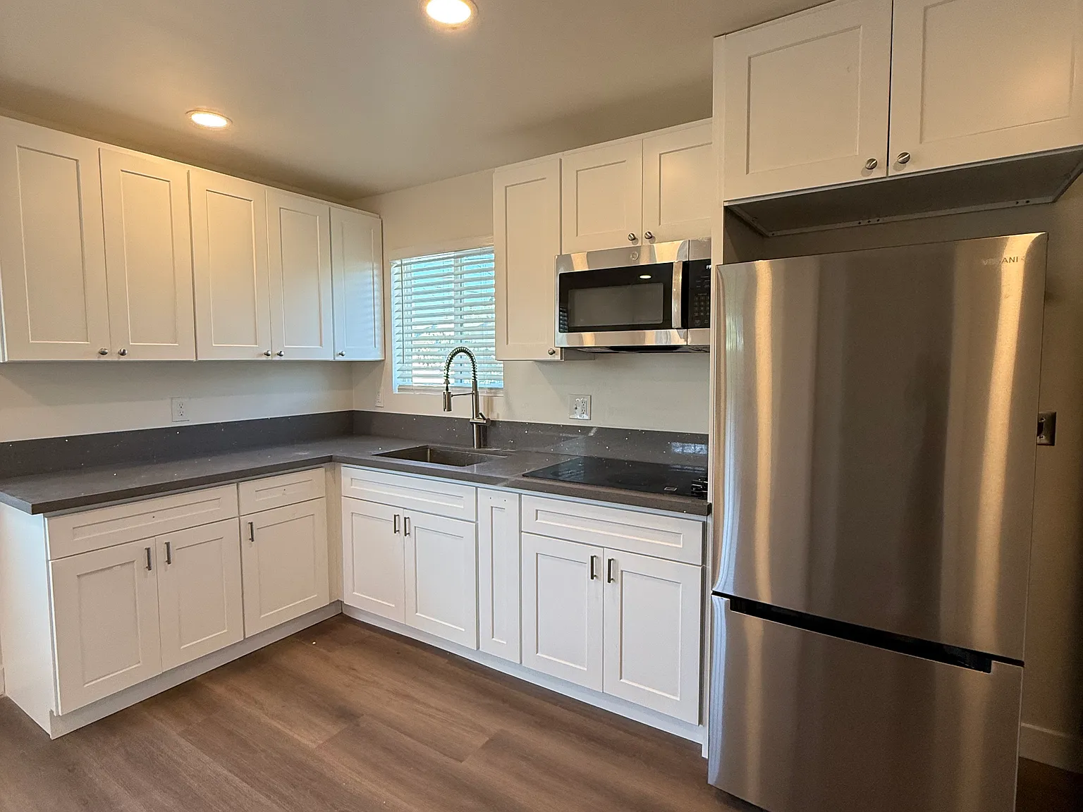 1 bed, 425 sqft, $1,900 — Photo 2