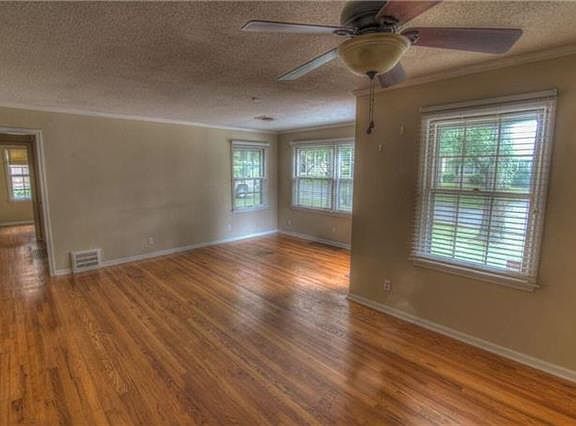 3rd image of 5323 Juniper Dr