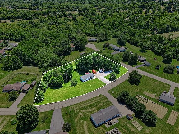 5th image of 15829 Belmont Dr