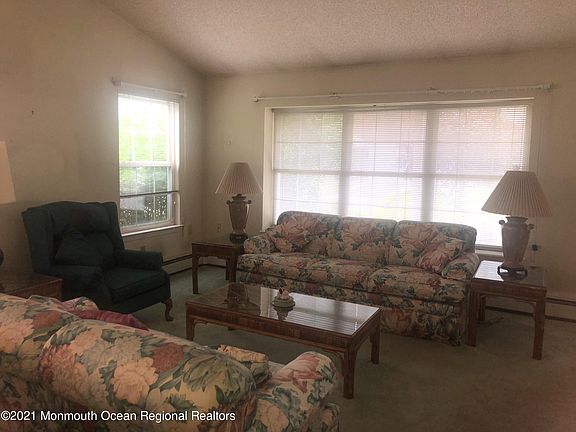 3rd image of 161 Canterbury Ln