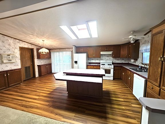3rd image of 5532 Cypress Ln