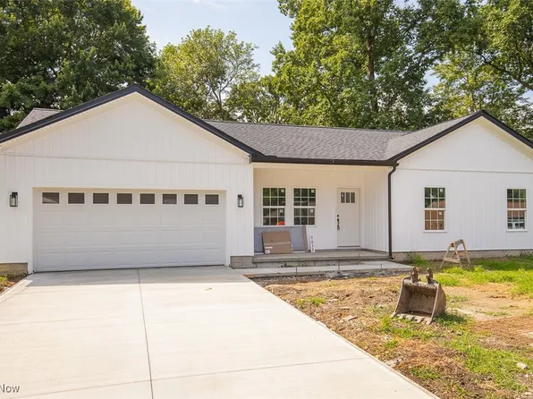 7632 Primrose Dr, Mentor On The Lake, OH 44060