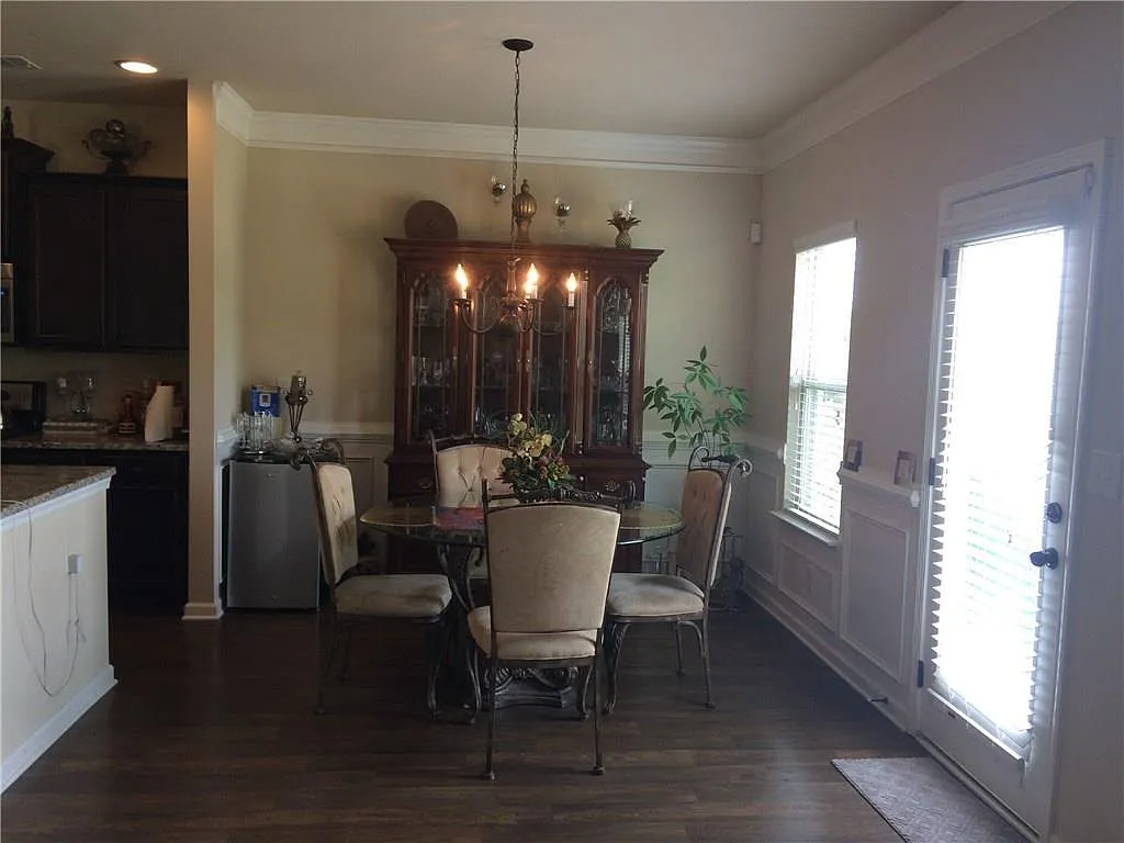 3 bed, 2182 sqft, $2,300 — Photo 4