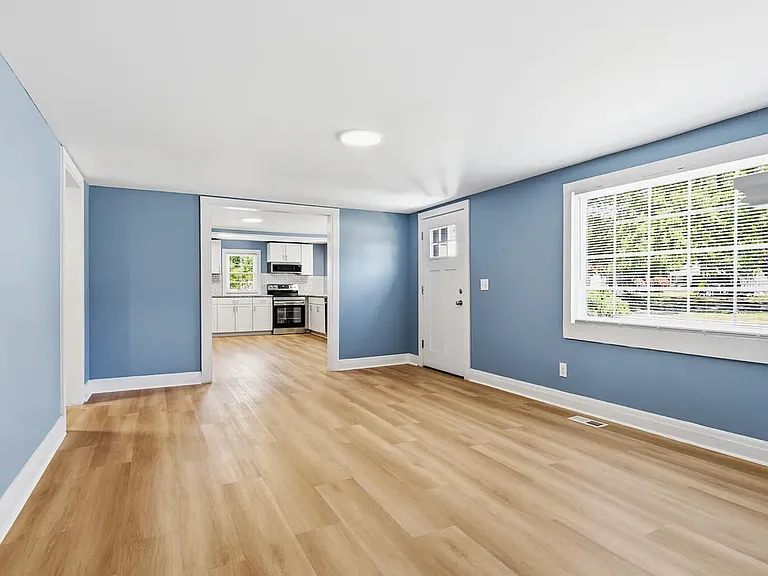 301 W John J Sharpe St — Photo 8