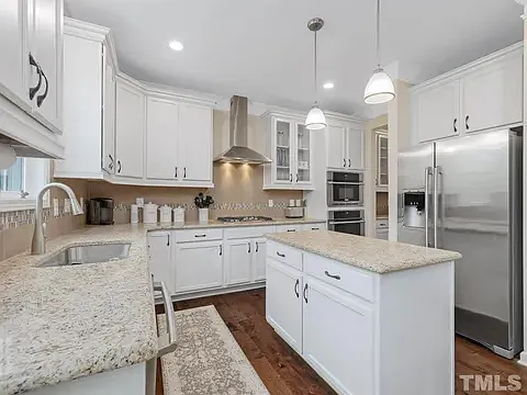 805 Prince Dr — Photo 9