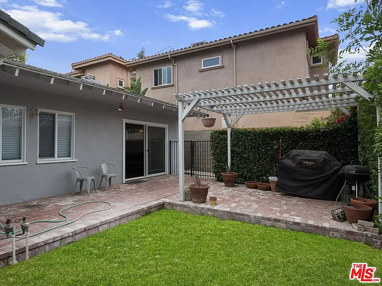 23109 Mariano St — Photo 35