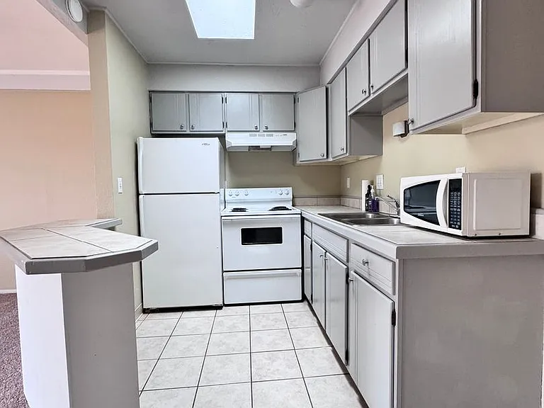 804 Stone Mountain Dr #204 — Photo 4