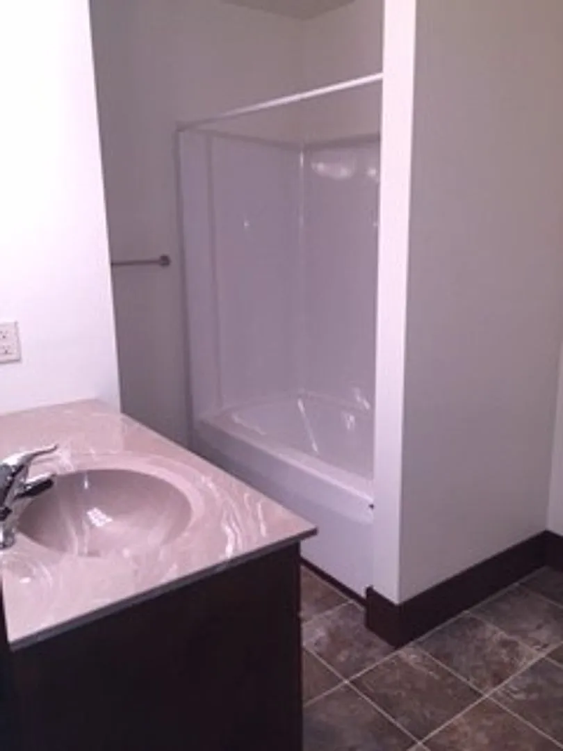 Studio, 350 sqft, $625 — Photo 2