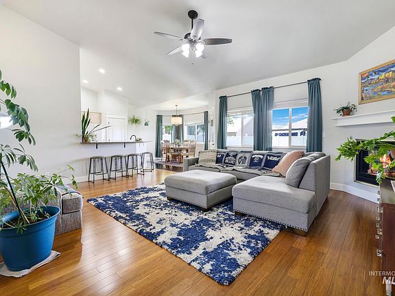4th image of 420 Camas Meadows Way