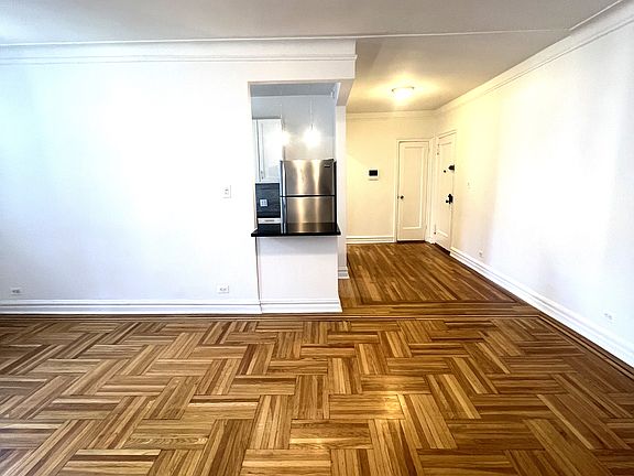 3rd image of 111 W 94th St APT 5E