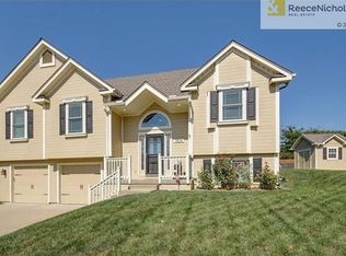1904 Brent Ln, Greenwood, MO 64034