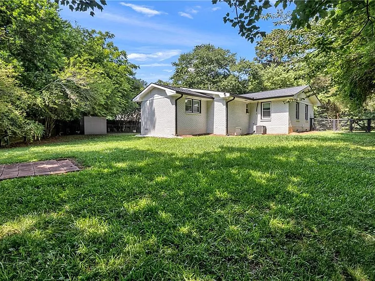 5772 Lilburn Stone Mountain Rd — Photo 39